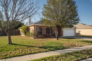 205 Saddlebrook Dr, Krum, TX 76249 - Photo 2