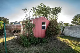 205 Saddlebrook Dr, Krum, TX 76249 - Photo 24