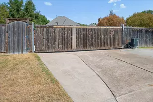 1211 Laguna Pl, Carrollton, TX 75006 - Photo 26