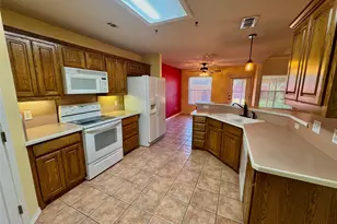 204 Bluebonnet Ln, Waxahachie, TX 75165 - Photo 8