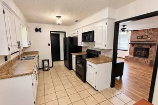 313 Linda Dr, Burleson, TX 76028 - Photo 8