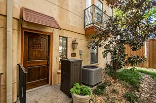 1018 Pavillion St, Dallas, TX 75204 - Photo 2