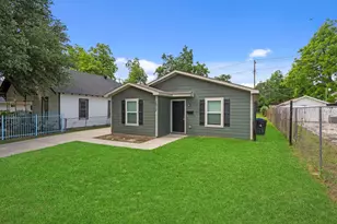 1317 Denver Ave, Fort Worth, TX 76164 - Photo 2