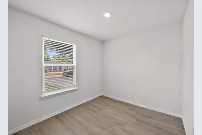 1317 Denver. Avenue, Fort Worth, TX 76164 - Photo 6