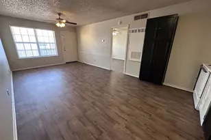 1326 S 11th St, Waco, TX 76706 - Photo 2