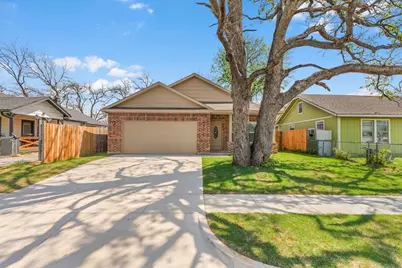804 N Chandler Drive, Fort Worth, TX 76111 - Photo 2
