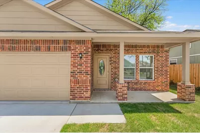 804 N Chandler Drive, Fort Worth, TX 76111 - Photo 1