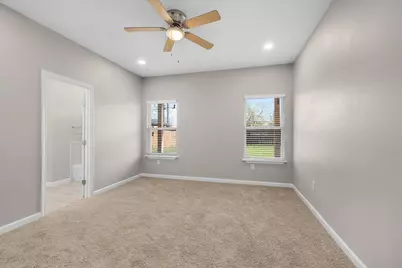 804 N Chandler Drive, Fort Worth, TX 76111 - Photo 12