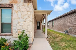 604 Bronze Forest Dr, Fort Worth, TX 76131 - Photo 2