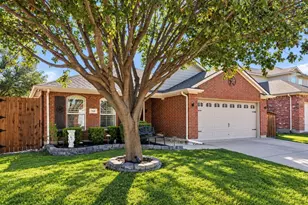 1118 Red Robin Dr, Aubrey, TX 76227 - Photo 2