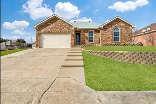 942 Jacobs Crossing Ct, Burleson, TX 76028 - Photo 1
