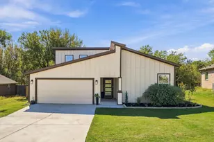 706 Port O Call Dr, Runaway Bay, TX 76426 - Photo 1