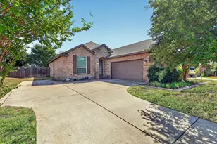 204 Saxon St, Waxahachie, TX 75165 - Photo 1