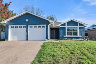 411 Lantana Dr, Arlington, TX 76018 - Photo 2