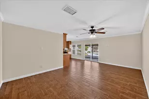521 E Glendale St, Crowley, TX 76036 - Photo 4
