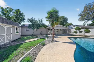 521 E Glendale St, Crowley, TX 76036 - Photo 22