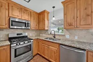 521 E Glendale St, Crowley, TX 76036 - Photo 10
