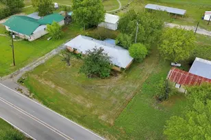 712 N Allyn Ave E, Mount Calm, TX 76673 - Photo 8