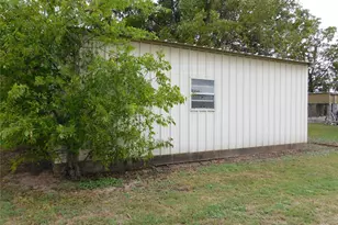 712 N Allyn Ave E, Mount Calm, TX 76673 - Photo 22