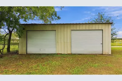 712 N Allyn Avenue E, Mount Calm, TX 76673 - Photo 2