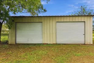 712 N Allyn Ave E, Mount Calm, TX 76673 - Photo 2