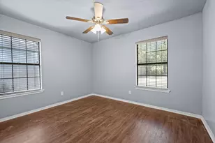 1729 W Doyle St, Granbury, TX 76048 - Photo 24