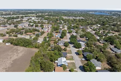 1729 W Doyle Street, Granbury, TX 76048 - Photo 40