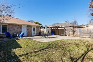 2918 Clover Ln, Euless, TX 76039 - Photo 16