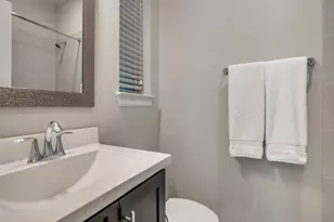 1074 Manacor Ln, Dallas, TX 75212 - Photo 10