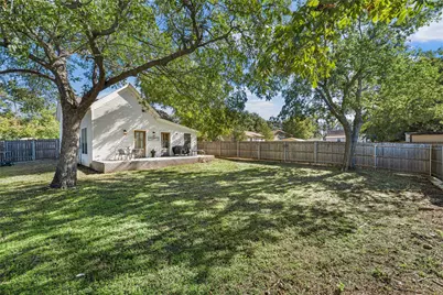 605 W Ronda Street, West, TX 76691 - Photo 24