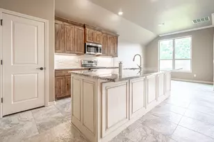 2600 Creek Dr, Granbury, TX 76048 - Photo 10