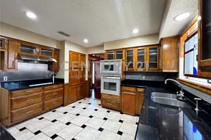 812 Newport Rd, Fort Worth, TX 76120 - Photo 8