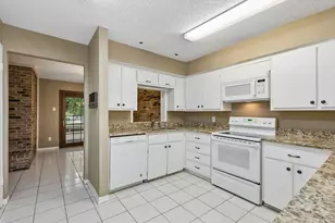 1806 Lakecrest Ct, Carrollton, TX 75006 - Photo 12