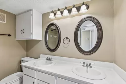 1806 Lakecrest Court, Carrollton, TX 75006 - Photo 22