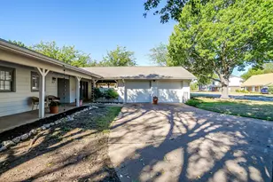 4621 Fawn Dr, Fort Worth, TX 76132 - Photo 2