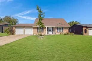 7917 Donegal Ln, North Richland Hills, TX 76180 - Photo 4