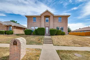 1308 Arbordale Ct, Lancaster, TX 75134 - Photo 2