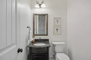 2403 Laguna Ln, Arlington, TX 76012 - Photo 18