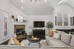 2403 Laguna Ln, Arlington, TX 76012 - Photo 8