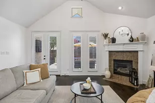 2403 Laguna Ln, Arlington, TX 76012 - Photo 10