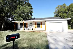 506 Lindsey St, Bowie, TX 76230 - Photo 4