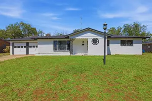 2313 Clearview Dr, Fort Worth, TX 76119 - Photo 2