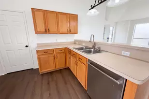 1033 Olivewood Ln, Fort Worth, TX 76140 - Photo 8