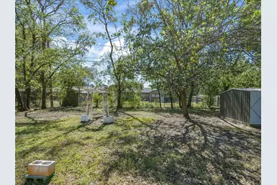 433 W Dorris Drive, Grand Prairie, TX 75051 - Photo 34