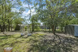 433 W Dorris Dr, Grand Prairie, TX 75051 - Photo 34