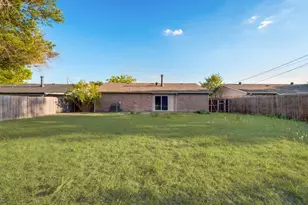 7021 Lincolnshire Ln, North Richland Hills, TX 76182 - Photo 30