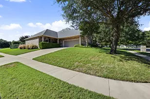 8955 Leslie Ct, Benbrook, TX 76126 - Photo 2