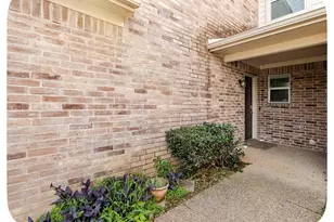 2330 Kingsway Dr, Arlington, TX 76012 - Photo 4