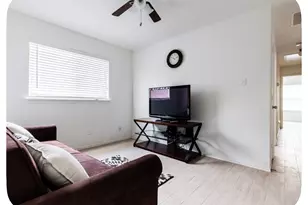 2330 Kingsway Dr, Arlington, TX 76012 - Photo 16