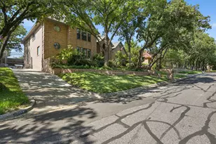 2104 Emerald Lake Dr, Arlington, TX 76013 - Photo 34